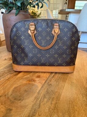 Authentic Louis Vuitton Alma PM Model